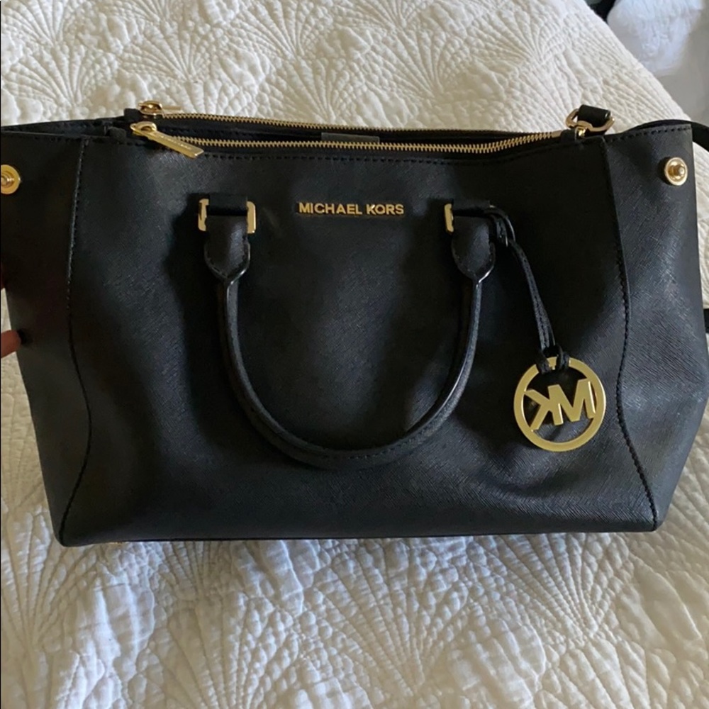 Micheal Kors black cross body